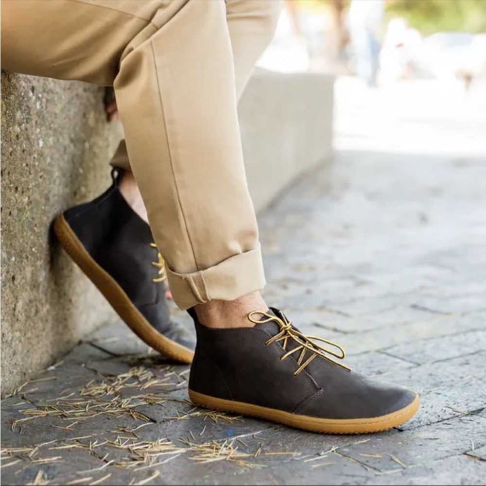 NWT- VivoBAREFOOT Gobi ll Brown Leather Chukka Boots